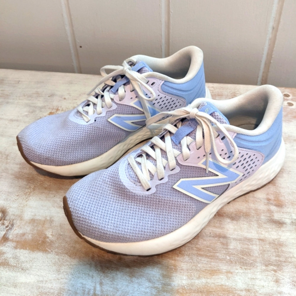 Women's New Balance 520 size 8